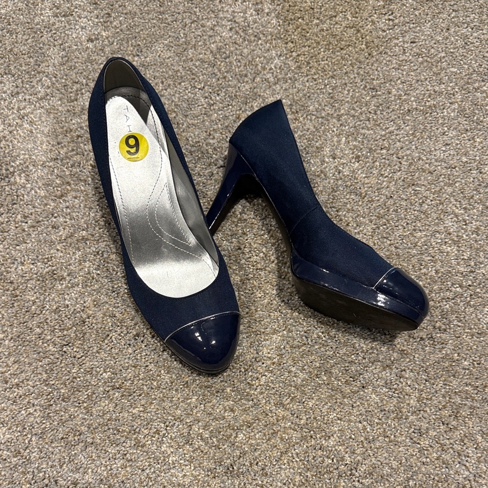 Elegant Tahari Navy Blue Women's Heels